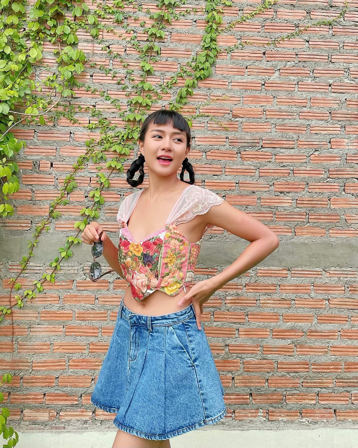 น้องบี๋ หรือ ปรียารินท์ รวีพุฒิพงศ์ อินฟลูเอนเซอร์สาวสวย จากช่อง “พี่ตี๋กับน้องบี๋” 13
